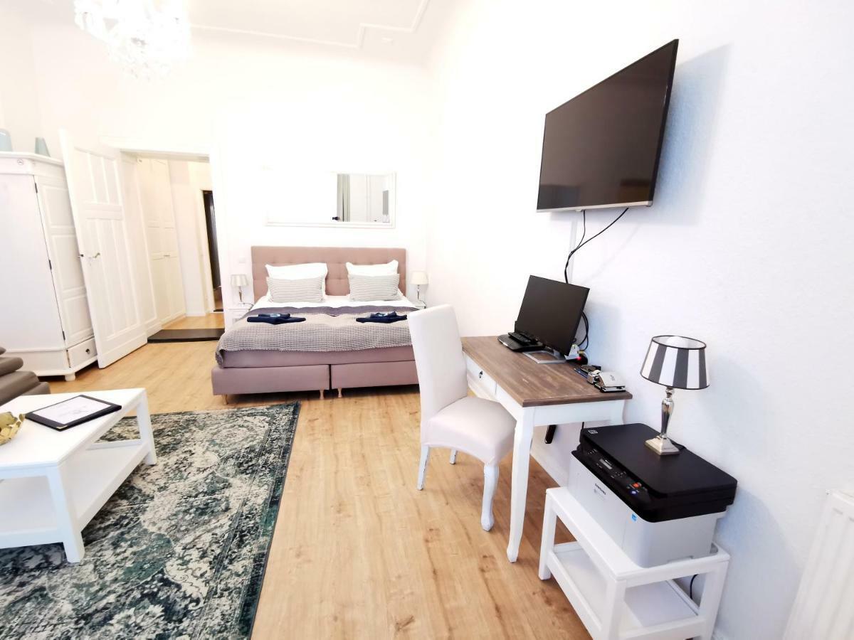 Kvh By Rockchair Apartments L Superhost Status L Boxspringbett Am Schloss Charlottenburg Welcomes You! Berlim Exterior foto